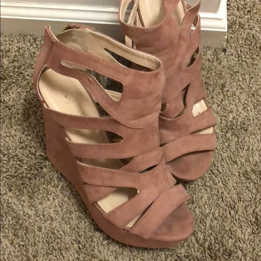 Velvet wedges